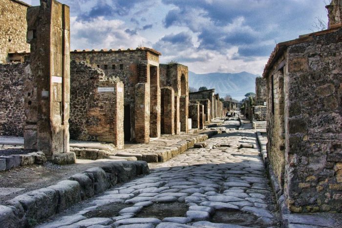 Guided Tour of the UNESCO World Heritage Site of Pompeii & Naples